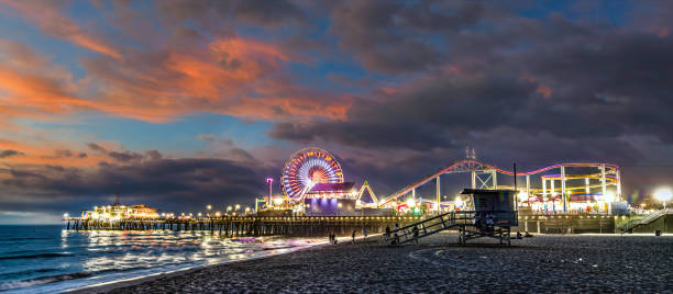 muelle de santa mónica californiano - santa monica beach los angeles county city of los angeles fotografías e imágenes de stock