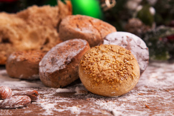 Los polvorones son de los postres y dulces navideños de mayor popularidad en España.