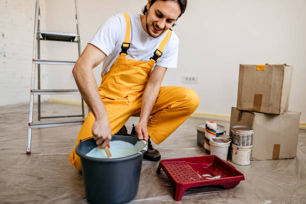 man mixing colours - home decorator house painter color swatch paint imagens e fotografias de stock