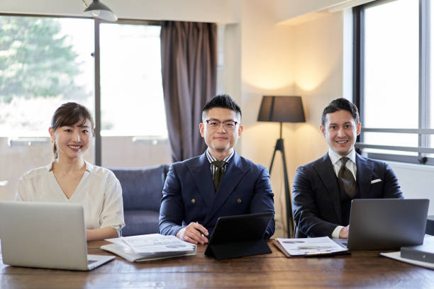 asian and latin business people smiling looking at the camera - chinese ethnicity latin american and hispanic ethnicity multi ethnic group business person imagens e fotografias de stock