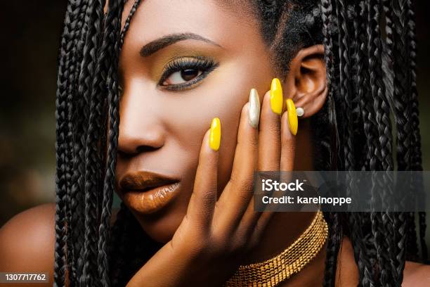 官能的なアフリカ女性の美の肖像画 - 手の爪のストックフォトや画像を多数ご用意 - 手の爪, アフリカ系アメリカ人, 女性