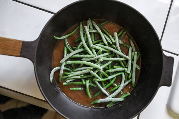 haricots vert surgelés 2 - greenbean casserole photos et images de collection