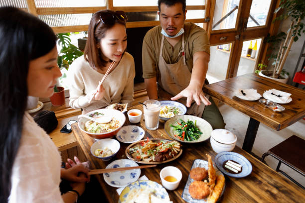 istock The chef explains the dishes 1307774386