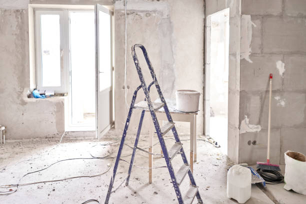 istock Aluminium ladder in a room under construction works. Repair process in an empty bright room. Empty interior for design, gray concrete wall. 1307873619