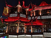 shanghais-yu-garten-bei-nacht-china.jpg?
