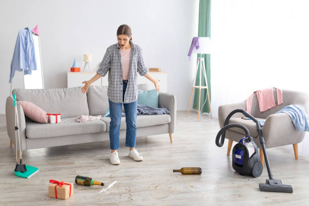Young woman standing in messy apartment after party, screaming from despair, empty space Young woman standing in messy apartment after party, screaming from despair, empty space. Unhappy millennial housewife at dirty room after celebration, rubbish scattered on floor college dorm party stock pictures, royalty-free photos & images