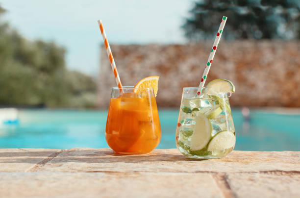 two refreshing cocktails near a swimming pool - caipiroska imagens e fotografias de stock