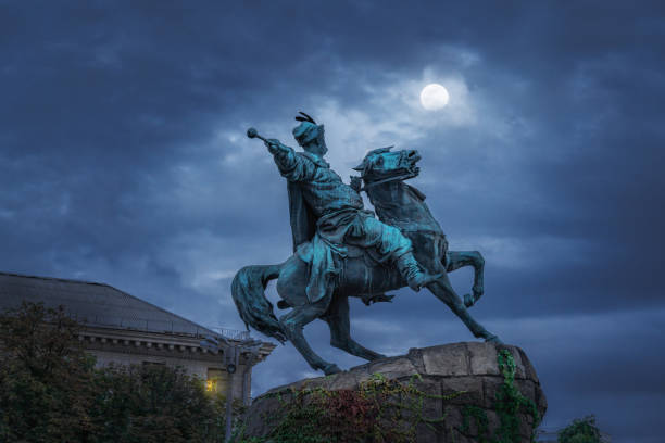 Bohdan Khmelnytsky Monument at Sofievskaya Square at night - Kiev, Ukraine Kiev, Ukraine - August 10, 2019: Bohdan Khmelnytsky Monument at Sofievskaya Square at night - Kiev, Ukraine cossack stock pictures, royalty-free photos & images