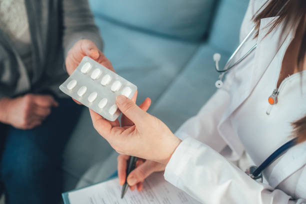 Prescription medicine Unrecognizable Doctor giving pills to senior woman antiviral drug stock pictures, royalty-free photos & images