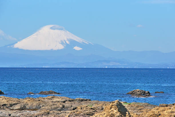 istock Mount Fuji  from tateishikouen 1308011075