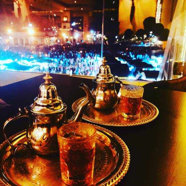 tea time in marrakech - djemma el fna square imagens e fotografias de stock