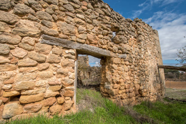Rural Spain has already been emptied long ago through the rural exodus, a phenomenon that began after the industrial revolution, but that occurred with greater force especially in the second half of the twentieth century.