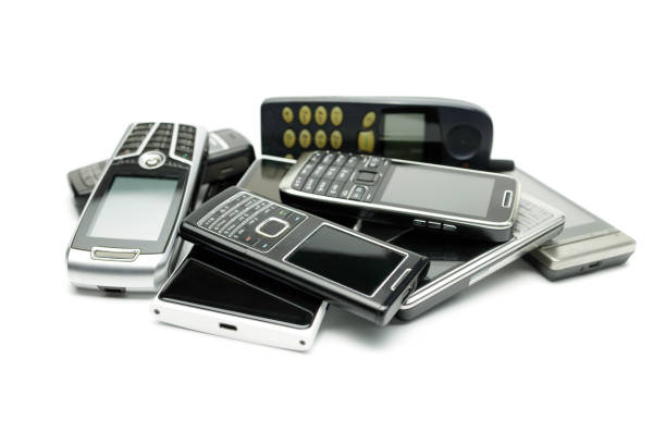 istock pile of old used cellphones 1308150109