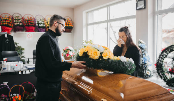 family at a funeral - funeral family sadness depression imagens e fotografias de stock