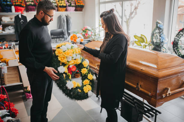 family at a funeral - funeral family sadness depression imagens e fotografias de stock