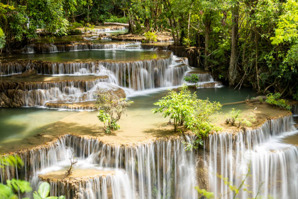 пейзаж huai mae камин водопад шринакарин в канчанабури, таиланд. - srinakarin стоковые фото и изображения