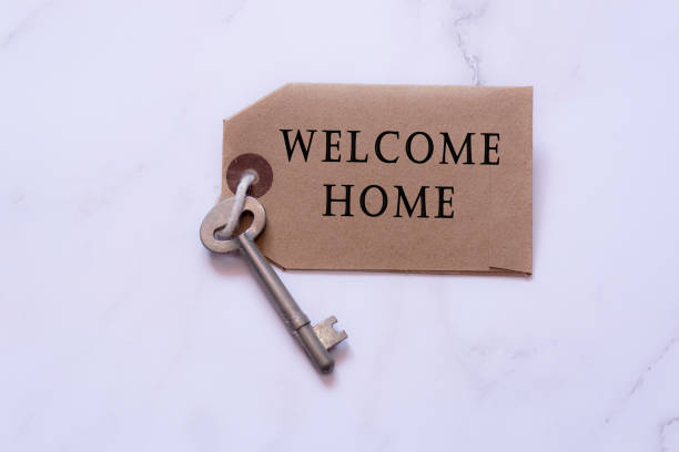 istock Text on a tag with key on white background - Welcome home 1308222083