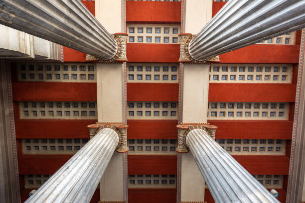 columns of the propylaea in munich kings square, koenigsplatz, germany - propylaeen imagens e fotografias de stock