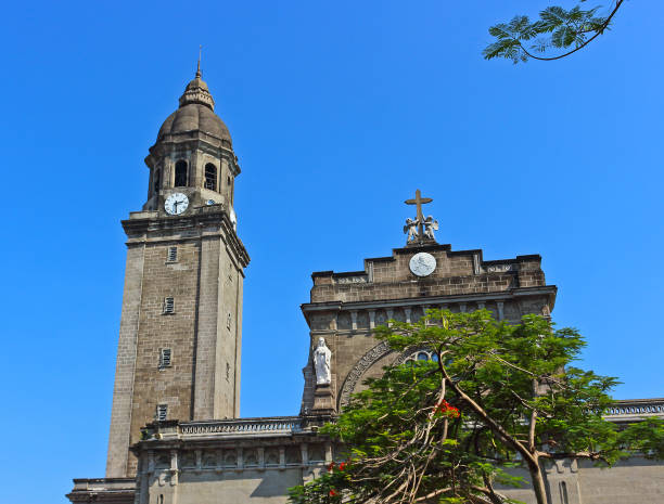 manila cathedral im distrikt intramuros, philippinen - manila cathedral stock-fotos und bilder