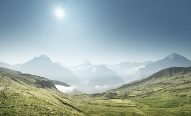 vallée de grindelwald du haut de la première montagne, suisse - switzerland european alps schreckhorn horizontal photos et images de collection