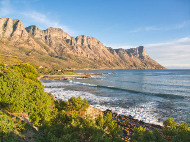 A beautiful beach along the most beautiful part of the R44; the scenic ocean drive between Hermanus and Gordon's Bay Hermanus-Gordon's Bay, Overberg, Overstrand, West-Kaap gordons bay stock pictures, royalty-free photos & images