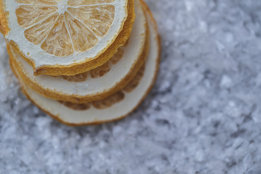 Dry-cure lemon slices on crushed ice