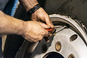 lkw-reifen-reparaturwerkstatt.jpg?b=1&s=170x170&k=20&c=CzHliVVDw_yhyowJmxJswSq4XKV0sWcIk7jDP95aamo=