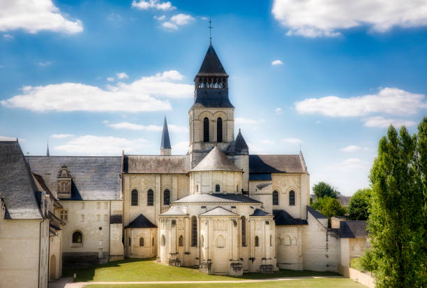 exterior of the abbey church of the royal abbey of our lady of fontevraud, fontevraud l’abbaye, loire valley, france - l unesco imagens e fotografias de stock