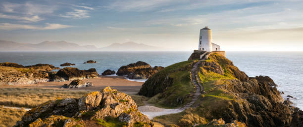 wales coastal landscape - peninsula imagens e fotografias de stock