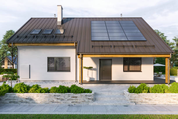 Modern House With Solar Panels And Wall Battery For Energy Storage Modern house with solar panels and wall battery for energy storage. modern roof stock pictures, royalty-free photos & images