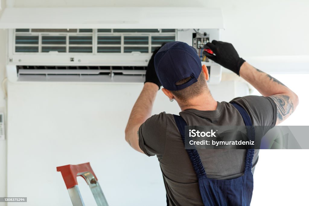 Technician repairing air conditioner Air Conditioner Stock Photo