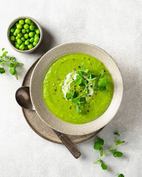 istock green pea soup, top view 1308386072