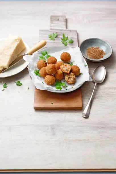 Traditional meatballs with seitan bread and cheese