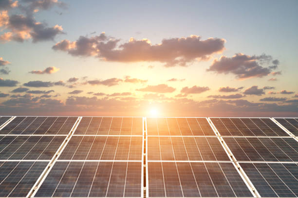 태양 전지 패널 재생 에너지 일몰 - solar panel 이미지 뉴스 사진 이미지
