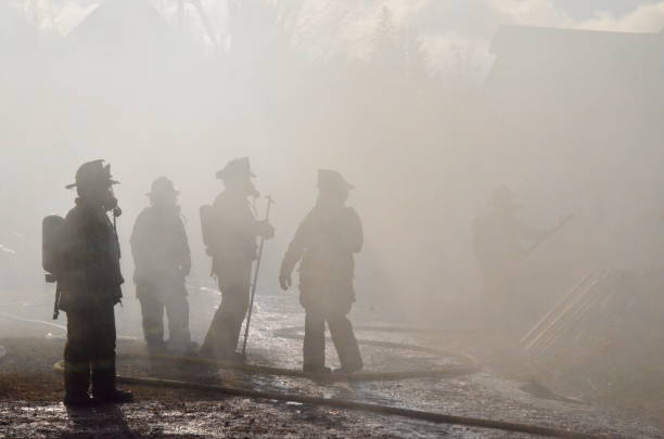 pompiers - rescue worker photos et images de collection