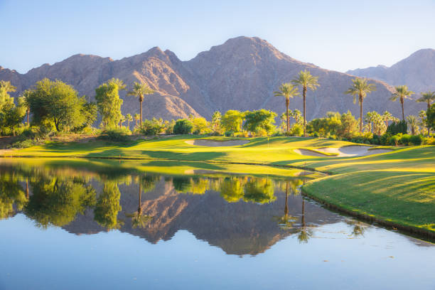 Indian Wells Golf Course, California Beautiful golden light over Indian Wells Golf Resort, a desert golf course in Palm Springs, California, USA with view of the San Bernardino Mountains. southern california palm trees stock pictures, royalty-free photos & images