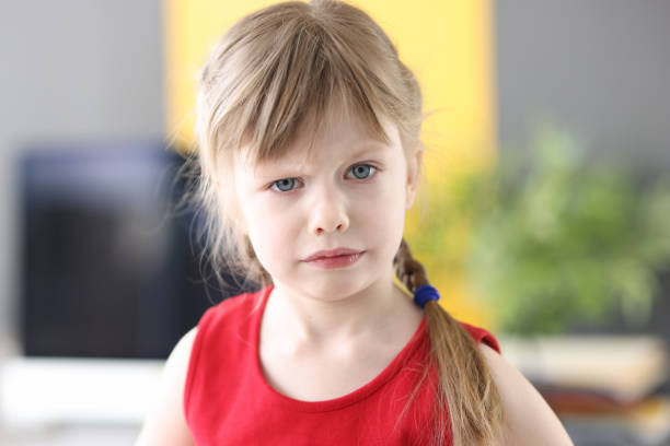portrait of confident little girl with blond hair - surprise child little girls shock imagens e fotografias de stock
