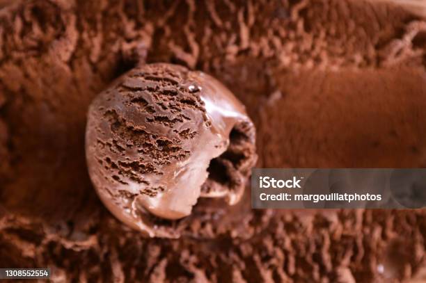 Sendok Es Krim Es Krim Cokelat Foto Stok - Unduh Gambar Sekarang - Es krim, Cokelat - Makanan manis, Menyendok