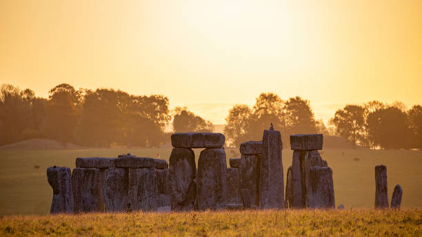 영국 윌트셔의 스톤헨지 - european culture megalith observatory rock 뉴스 사진 이미지