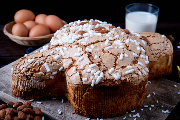 부활절을위한 전통적인 이탈리아 디저트 - 부활절 비둘기 . 축제 페이스트리 - italian culture cake pastry food 뉴스 사진 이미지