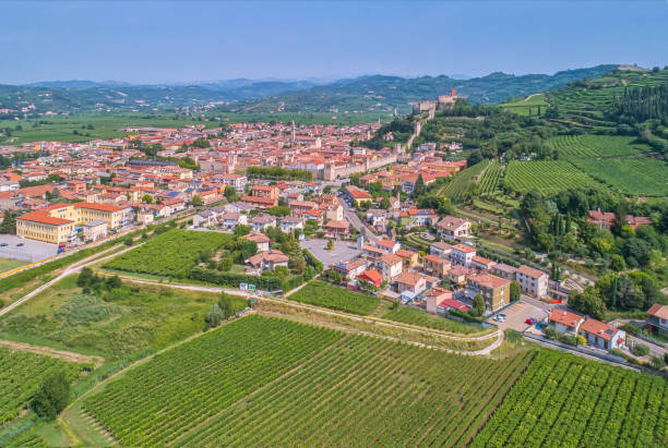 bela cidade de soave, veneto, it�ália - soave - fotografias e filmes do acervo