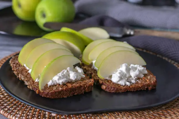 healthy breakfast sandwich with cottage cheese and sliced apples on a plate