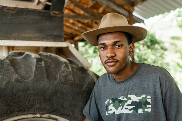 jovem agricultor no brasil - mulato - fotografias e filmes do acervo