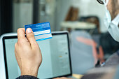 mann-einkaufen-online-mit-laptop-und-kreditkarte.jpg?b=1&s=170x170&k=20&c=rfqb7n1boTTy2KakCfeoTIIPiFjyL4emEivWvEfG6yE=