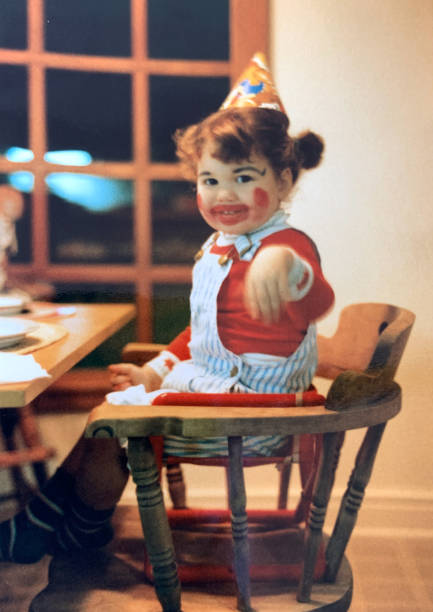 cute toddler girl with make up and party hat 1985 - 1985 - fotografias e filmes do acervo