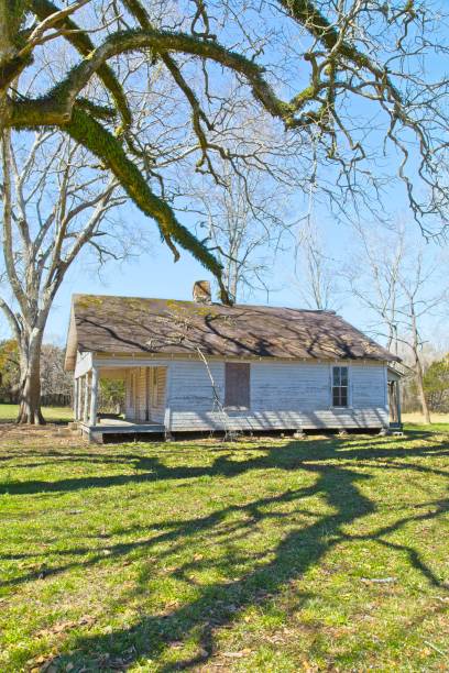 istock Old country home 1308730046