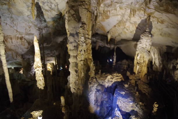 グヌンムル国立公園の風の洞窟 - グヌンムル国立公園 ストックフォトと画像