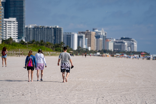 Spring Break 2021 College Students In Miami Beach For Spring Break 2021 Stock Photo ...