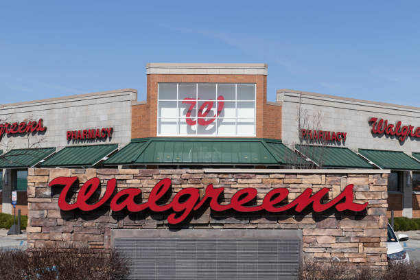 Walgreens Retail Location. Walgreens is booking COVID-19 vaccine appointments at pharmacies. Noblesville - Circa March 2021: Walgreens Retail Location. Walgreens is booking COVID-19 vaccine appointments at pharmacies. walgreens stock pictures, royalty-free photos & images