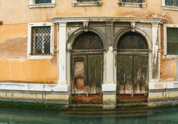 istock Old problems of the Venetian canals 1308903525